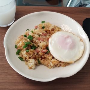 ゆの作ってみた!投稿(【具沢山カレーチャーハン】食欲引き立つ、みんな大好きな味♪)