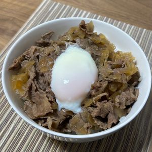 単身赴任おじさんの作ってみた!投稿(【つゆだく牛丼】めちゃめちゃ美味しい♡)