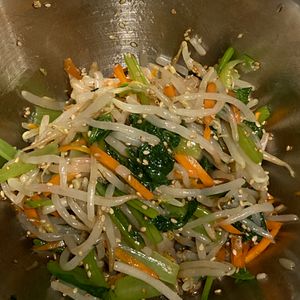 すみれの作ってみた!投稿(【ほうれん草と人参ともやしの3色ナムル】レンジで簡単☆)