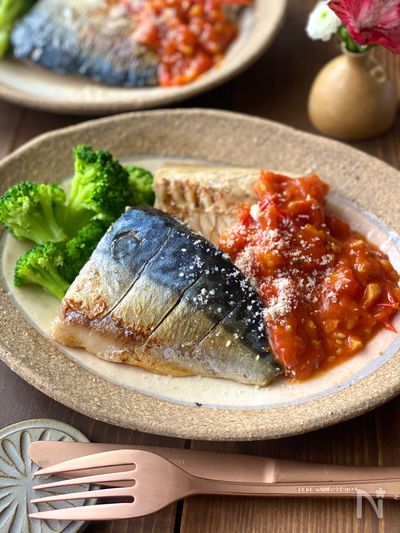 焼きサバのガーリックトマトソース By ちおり レシピサイト Nadia ナディア プロの料理家のおいしいレシピ