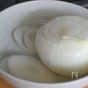 ホワイトソースもレンジで♪【新玉ねぎ丸ごとグラタン】の下準備