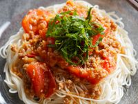 『暑い日にぴったり！肉味噌トマトそうめん』夏メニュー♡