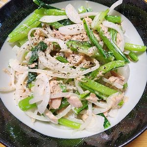 ナムディの作ってみた!投稿(小松菜と新玉ねぎの《ツナマヨ♡サラダ》)