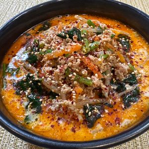楽ラク手抜キッチン🐶🐾の作ってみた!投稿(【ひき肉とほうれん草の旨辛濃厚スープ】具沢山で食べ応え◎)