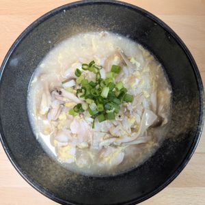 ゆいの作ってみた!投稿(【鶏ときのこのたまご雑炊】ご飯１杯で２人分♡疲れた胃腸に♬)