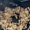 餃子の皮で簡単！たっぷりきのこのラザニアの工程2