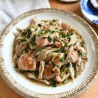 【おうち居酒屋】鶏肉と舞茸のねぎ塩にんにく炒め
