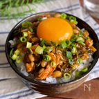 火を使わずぱぱっと完成！「昆布キムチ納豆丼」