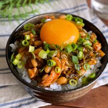 火を使わずぱぱっと完成!「昆布キムチ納豆丼」