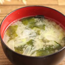 葱とわかめの基本のお味噌汁