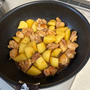 935629の作ってみた!投稿(簡単美味しい!鶏肉とほくほくじゃがいものガーリック甘辛)