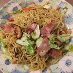 たりおの作ってみた!投稿(バジル香る~濃厚ガーリック焼きそば)