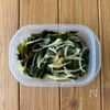 5分で完成！【わかめと玉ねぎのさっぱり酢醤油マリネ】の工程3