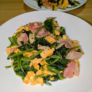 joe sanの作ってみた!投稿(【ほうれん草とベーコンの卵炒め】味付け簡単！にんにく香る♪)