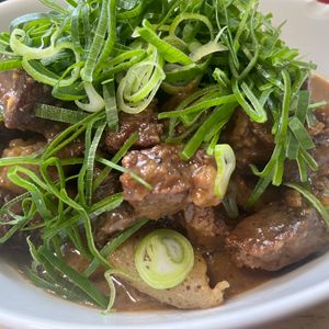 Shinoの作ってみた!投稿(牛かたまり肉のどて焼き風『手間は5分で煮込むだけ♪』)