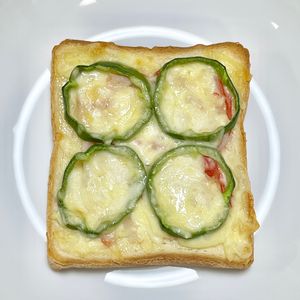 キャピタンの作ってみた!投稿(【ピーマンとカニカマのチーズトースト】シンプルで美味しい♡)