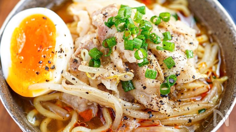 豚もやしピリ辛みそ醤油麺】スープが絶品♬︎お店ラーメン風 | レシピ