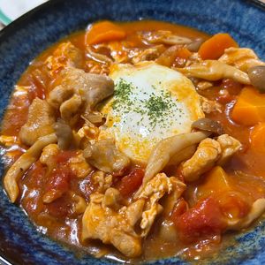 単身赴任おじさんの作ってみた!投稿(【チキンと半熟たまごのトマト煮】虜になるおいしさ…♡)