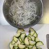 すぐでき副菜♪新玉ねぎとズッキーニのおかか和えの下準備