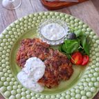 牛切り落とし肉のハーブステーキ♩サジキ風ヨーグルソース添え