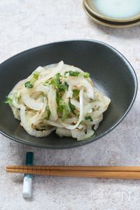 新玉ねぎと大葉の白だし酢和え