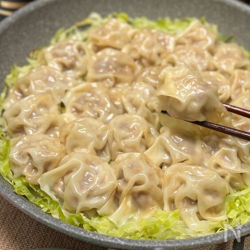 豚こま肉で食べごたえ抜群♬ワンパン蒸し餃子♬
