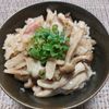 よっこの作ってみた!投稿(のせて炊くだけ!「きのことベーコンのバター醤油炊き込みご飯」)