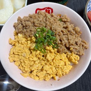 ゆっこの作ってみた!投稿(5分で絶品！【王道の鶏そぼろ丼】簡単・混ぜるだけ♡)