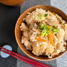 焼き鳥缶で作る!鶏肉としょうがの炊き込みご飯