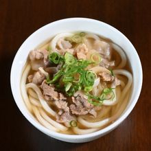 レンジで簡単!新玉ねぎ入り肉うどん