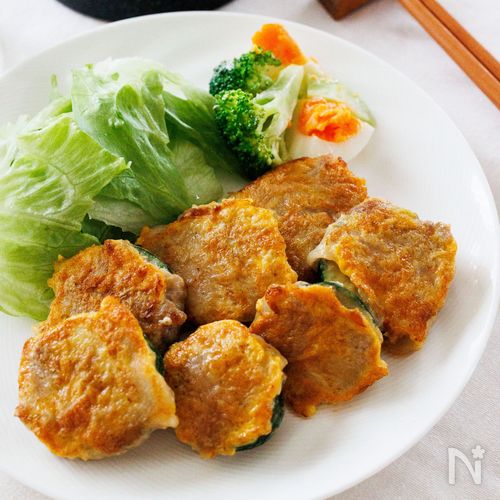 『ズッキーニの肉巻きピカタ』ジュワッと美味!巻いて焼くだけ♪