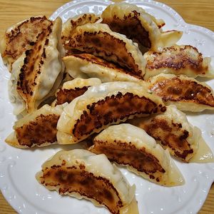 ナムディの作ってみた!投稿(パリッと旨！！『ネギニラ餃子』味見の手が止まらない♡即完食)