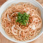 やみつき間違いなし！新玉ねぎの納豆パスタ