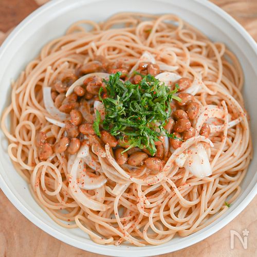 やみつき間違いなし！新玉ねぎの納豆パスタ