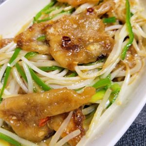 ヴェルの作ってみた!投稿(激安~激うま~🤩ありがとう😘もやし鶏皮ピーマンの甘辛炒め)