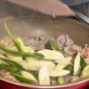 10分で完成！【ピーマン豚塩丼】の工程3