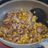 子どもが大好きなおかず!【豚こまとコーンの甘辛炒め】の工程3