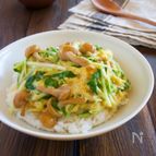 5分でご飯♪なめこと水菜のとろとろ卵とじ丼