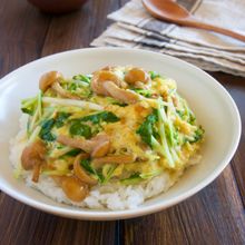 5分でご飯♪なめこと水菜のとろとろ卵とじ丼