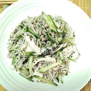 M＊Pの作ってみた!投稿(【鶏ささ身ときゅうりの黒ごま冷やしそば】ごまの香り引き立つ！)