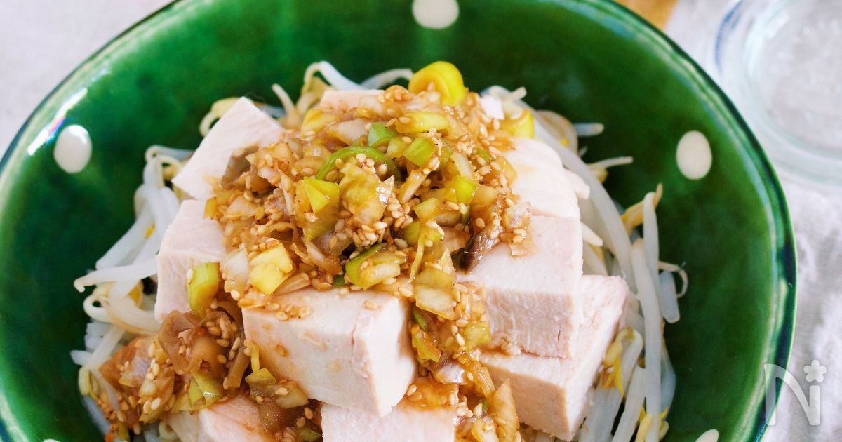 レンジで楽々♪『蒸し鶏ともやしの中華風♡甘酢ネギごまだれ』