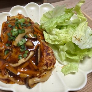 まもの作ってみた!投稿(【鶏ひき肉ときのこの和風あんかけハンバーグ】ほっこり和食♡)