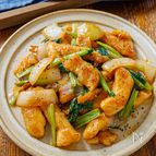 【ご飯おかわり♪】鶏むねと玉ねぎ小松菜のうま味噌炒め#節約飯