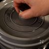 サクサクのパン粉で食べる！鶏胸肉しっとり香草焼きの工程2