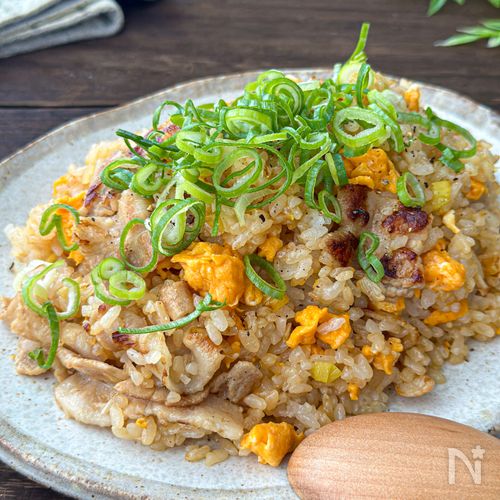 絶品スピード主食♪【ネギ塩豚炒飯】
