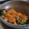 ボリューム満点！【胸肉とブロッコリーのオーロラソース炒め】の工程3