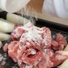 汁だく新玉ネギと豚肉の工程1