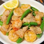 生姜香る♪【豚肉と海老とスナップエンドウの中華風塩炒め】