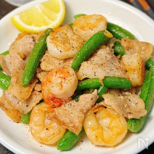 生姜香る♪【豚肉と海老とスナップエンドウの中華風塩炒め】