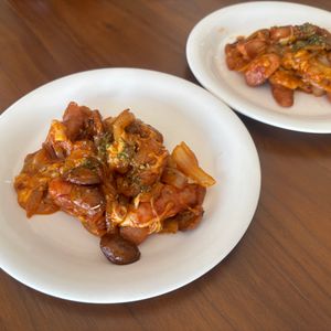 こむぎの作ってみた!投稿(簡単♪あま～い🤭💕ウインナーと玉ねぎのケチャバター炒め✨)